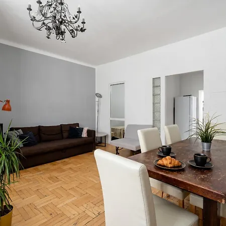 Golden - Great Location - - Freta