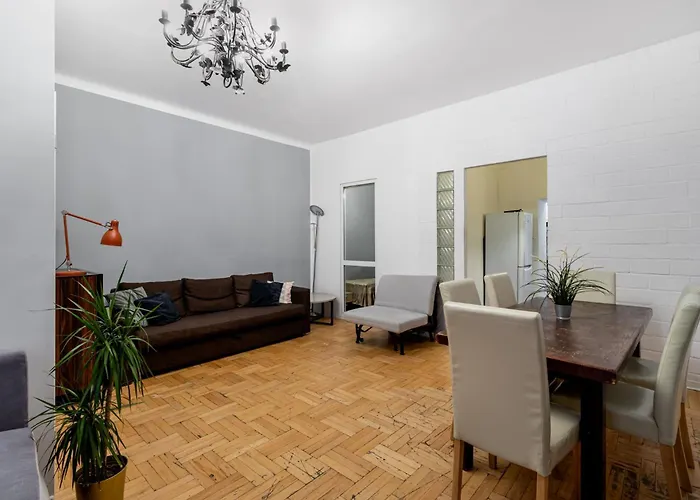 Urban Chic - Great Location- *