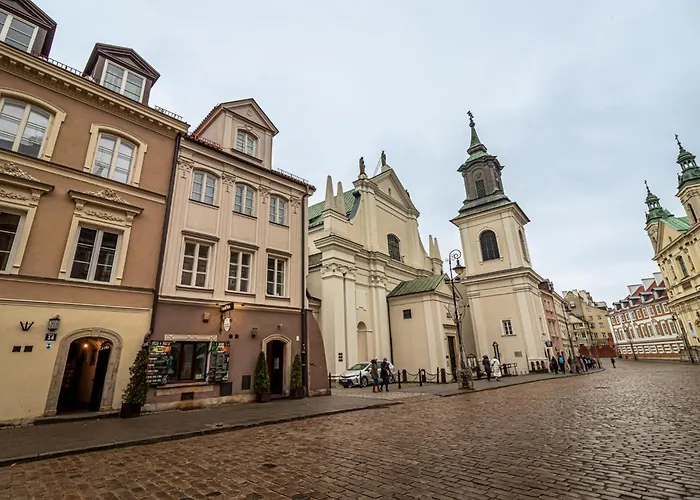 Urban Chic - Great Location- *