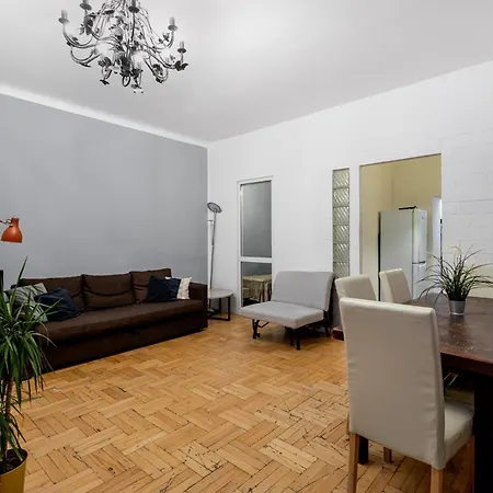 Urban Chic - Great Location- *