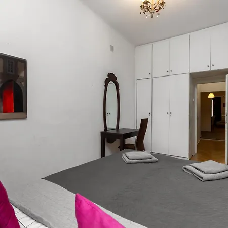 Golden - Great Location - - Freta Apartman